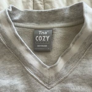 ARITZIA TNA COZY BOYFRIEND CREW V NECK VARSITY SIZE SMALL